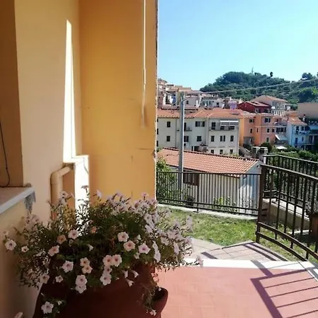 Dalla Isi Il Giardino Sul Golfo アパート